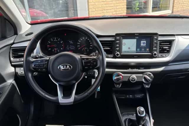 Kia Stonic (2019) thumbnail 12