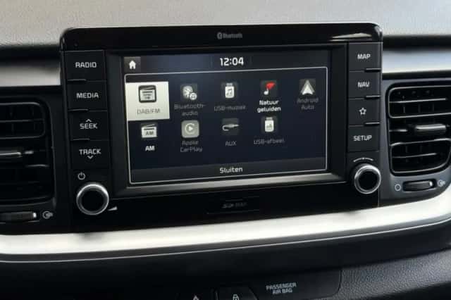 Kia Stonic (2019) thumbnail 25