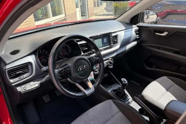 Kia Stonic (2019) thumbnail 30