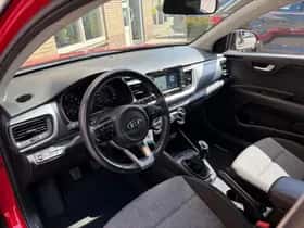 Kia Stonic (2019) thumbnail 30