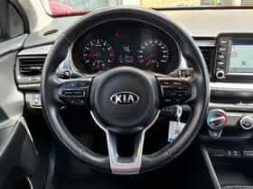 Kia Stonic (2019) thumbnail 32