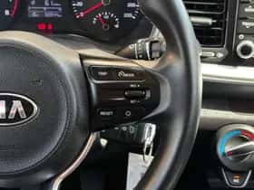 Kia Stonic (2019) thumbnail 34