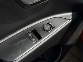 Kia Stonic (2019) thumbnail 42