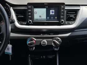 Kia Stonic (2019) thumbnail 43