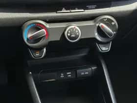 Kia Stonic (2019) thumbnail 45