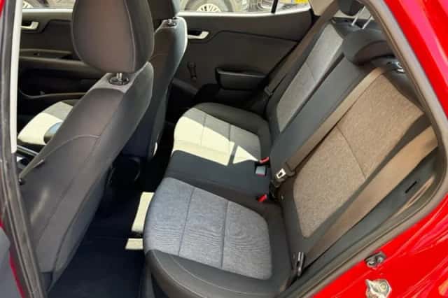Kia Stonic (2019) thumbnail 6