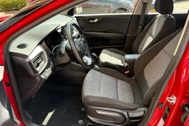 Kia Stonic (2019) thumbnail 51