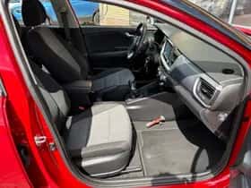 Kia Stonic (2019) thumbnail 52