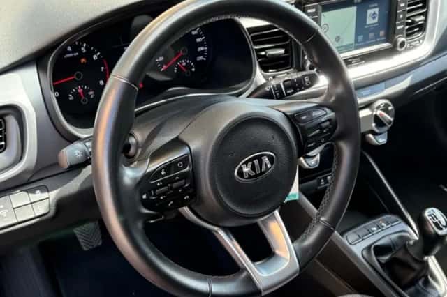 Kia Stonic (2019) thumbnail 9