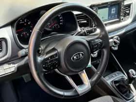 Kia Stonic (2019) thumbnail 9