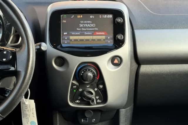 Toyota Aygo (2018) thumbnail 25