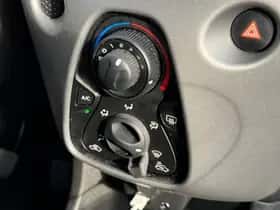 Toyota Aygo (2018) thumbnail 29
