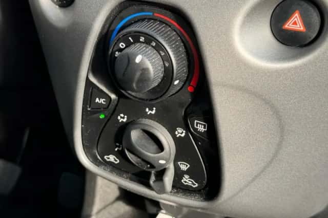 Toyota Aygo (2018) thumbnail 32