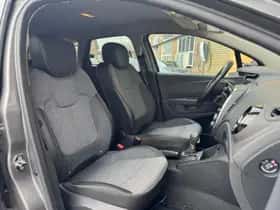Renault Captur (2019) thumbnail 37