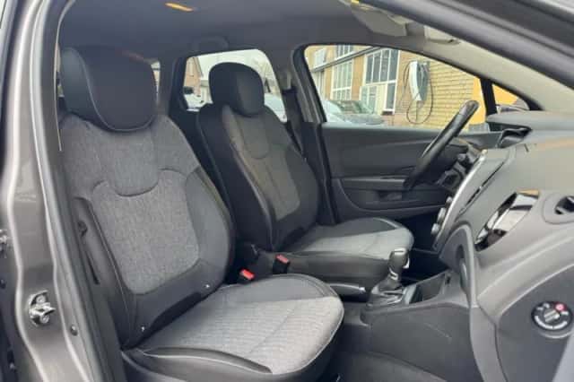 Renault Captur (2019) thumbnail 38
