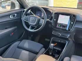 Volvo XC40 (2022) thumbnail 3