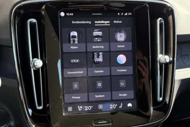Volvo XC40 (2022) thumbnail 22