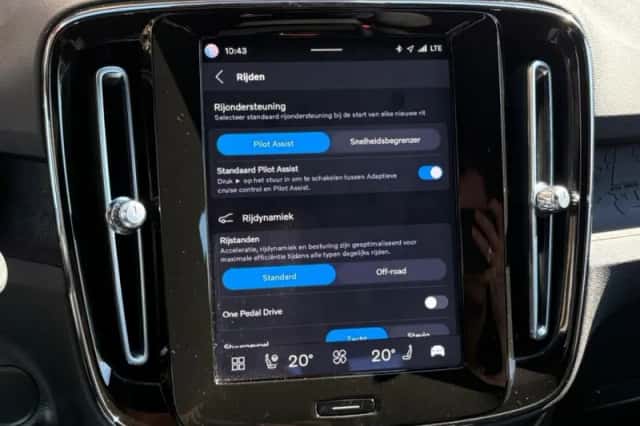 Volvo XC40 (2022) thumbnail 24