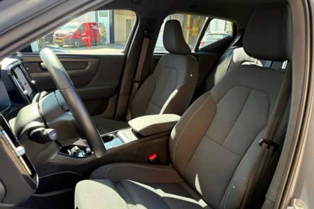 Volvo XC40 (2022) thumbnail 5