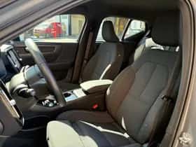 Volvo XC40 (2022) thumbnail 5