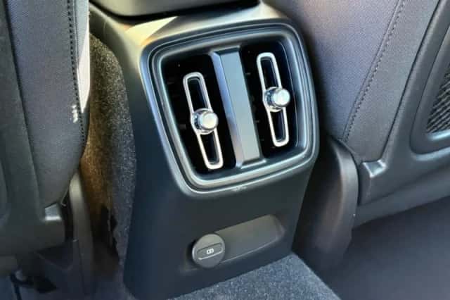 Volvo XC40 (2022) thumbnail 51