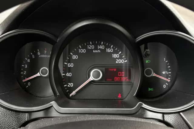 Kia Picanto (2014) thumbnail 42