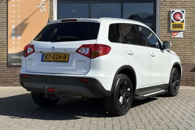 Suzuki Vitara (2016) thumbnail 2