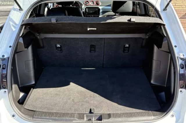 Suzuki Vitara (2016) thumbnail 12