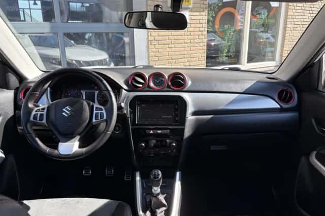 Suzuki Vitara (2016) thumbnail 13