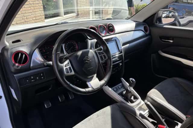 Suzuki Vitara (2016) thumbnail 25