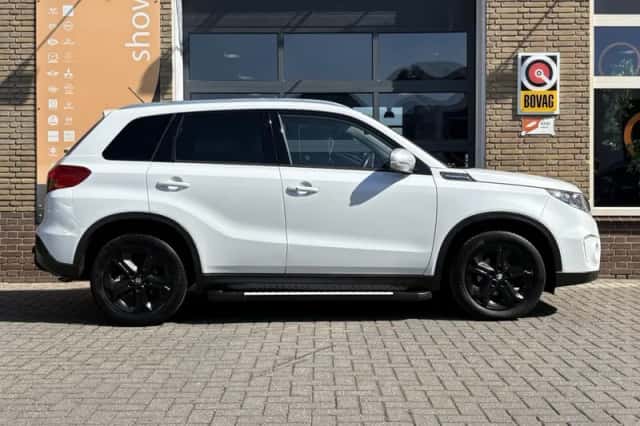 Suzuki Vitara (2016) thumbnail 4