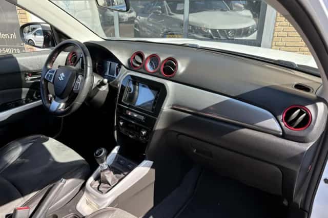 Suzuki Vitara (2016) thumbnail 34