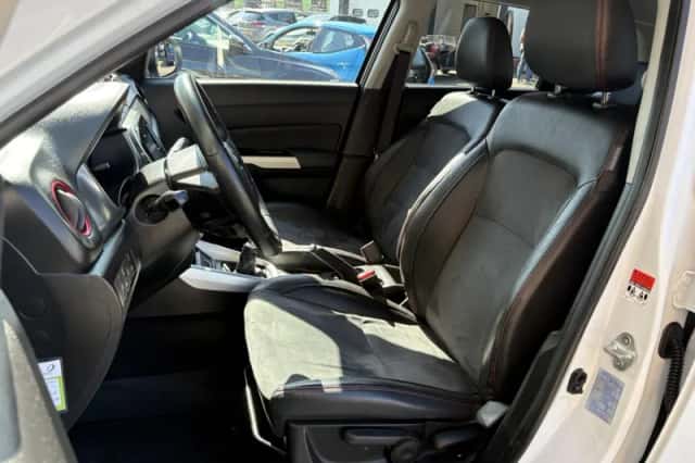 Suzuki Vitara (2016) thumbnail 5