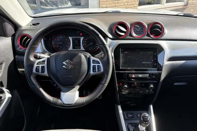 Suzuki Vitara (2016) thumbnail 43
