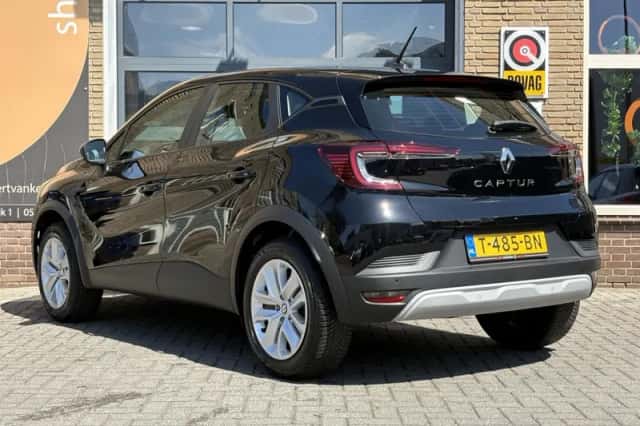 Renault Captur (2023) thumbnail 16