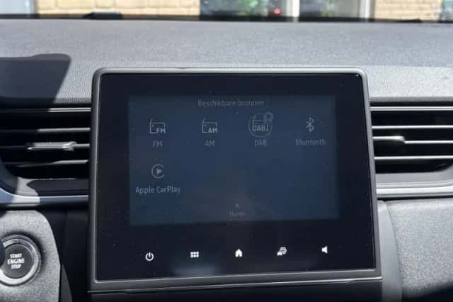 Renault Captur (2023) thumbnail 24