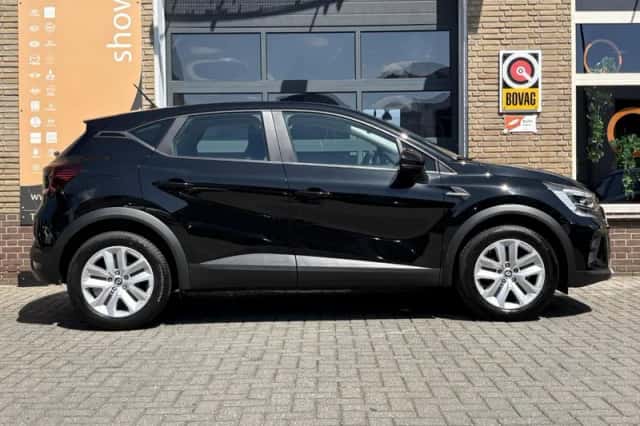 Renault Captur (2023) thumbnail 4