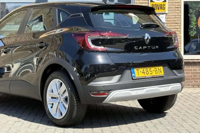 Renault Captur (2023) thumbnail 32