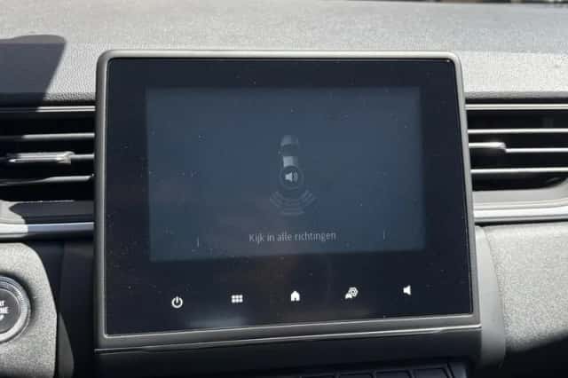 Renault Captur (2023) thumbnail 8