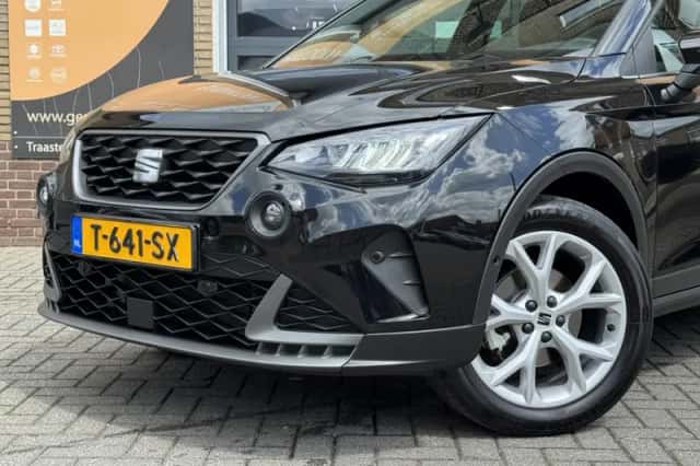 SEAT Arona (2023) thumbnail 5