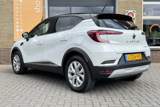 Renault Captur (2021) thumbnail 2