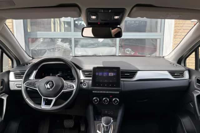 Renault Captur (2021) thumbnail 2