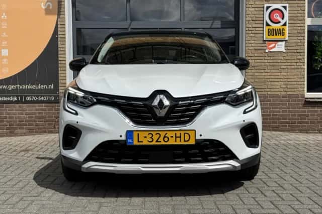Renault Captur (2021) thumbnail 3