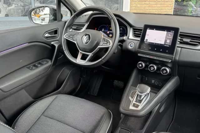 Renault Captur (2021) thumbnail 4