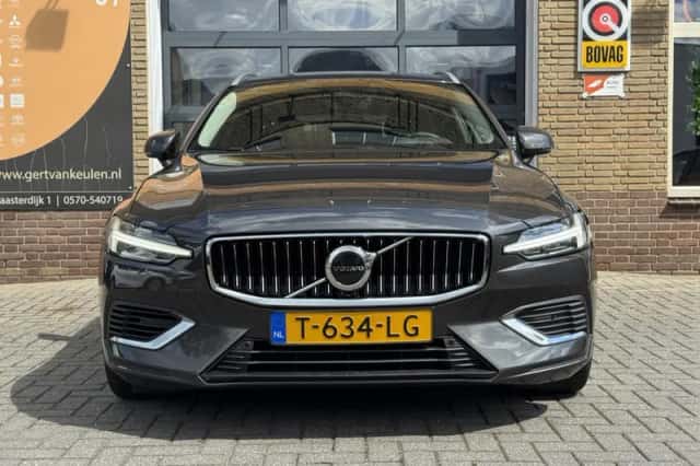Volvo V60 (2023) thumbnail 2