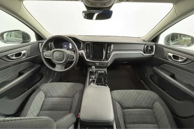 Volvo V60 (2023) thumbnail 2