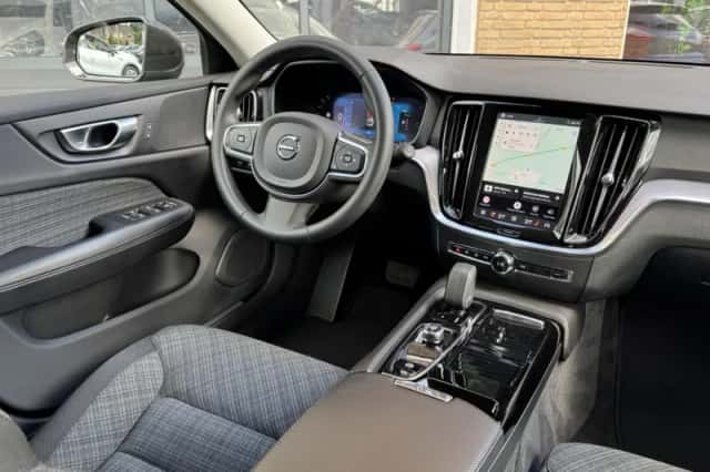 Volvo V60 (2023) thumbnail 5