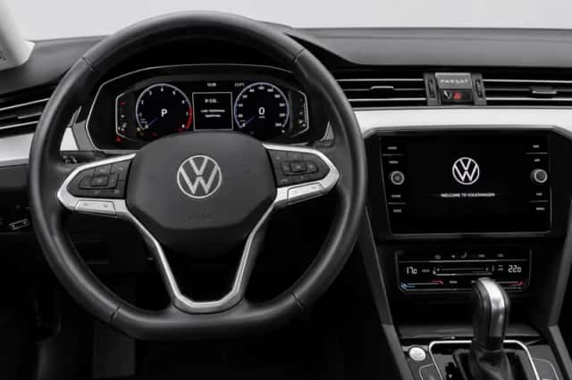 Volkswagen Passat (2022) thumbnail 3