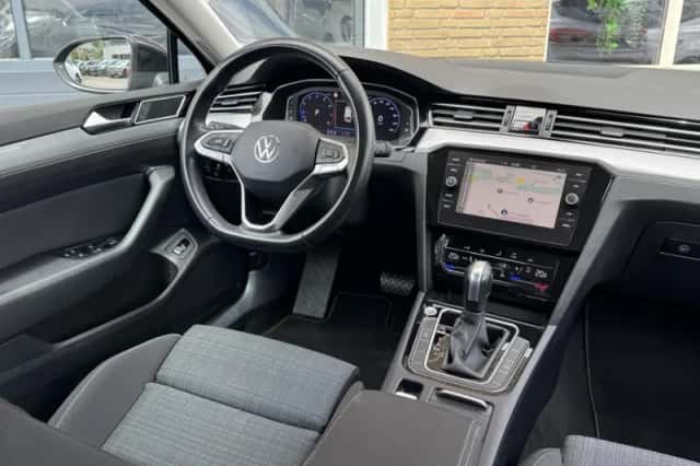 Volkswagen Passat (2022) thumbnail 4