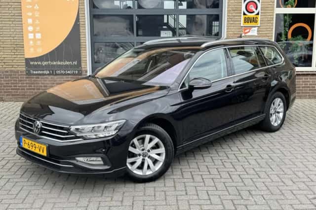 Volkswagen Passat (2022) thumbnail 5